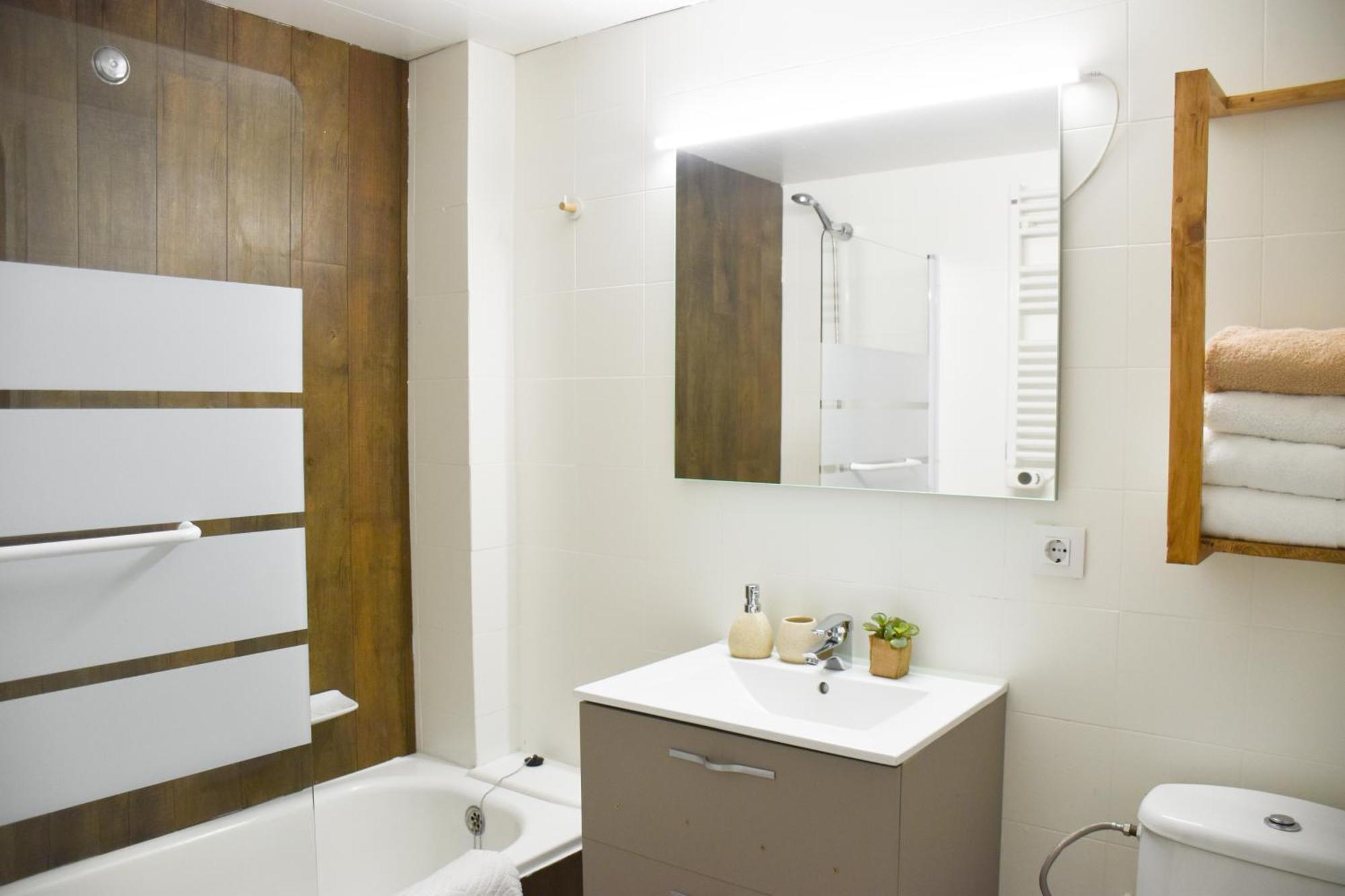 La Neu Studio Neuf Pour 4 Pax En Centre Ville Pas De La Casa Luaran gambar