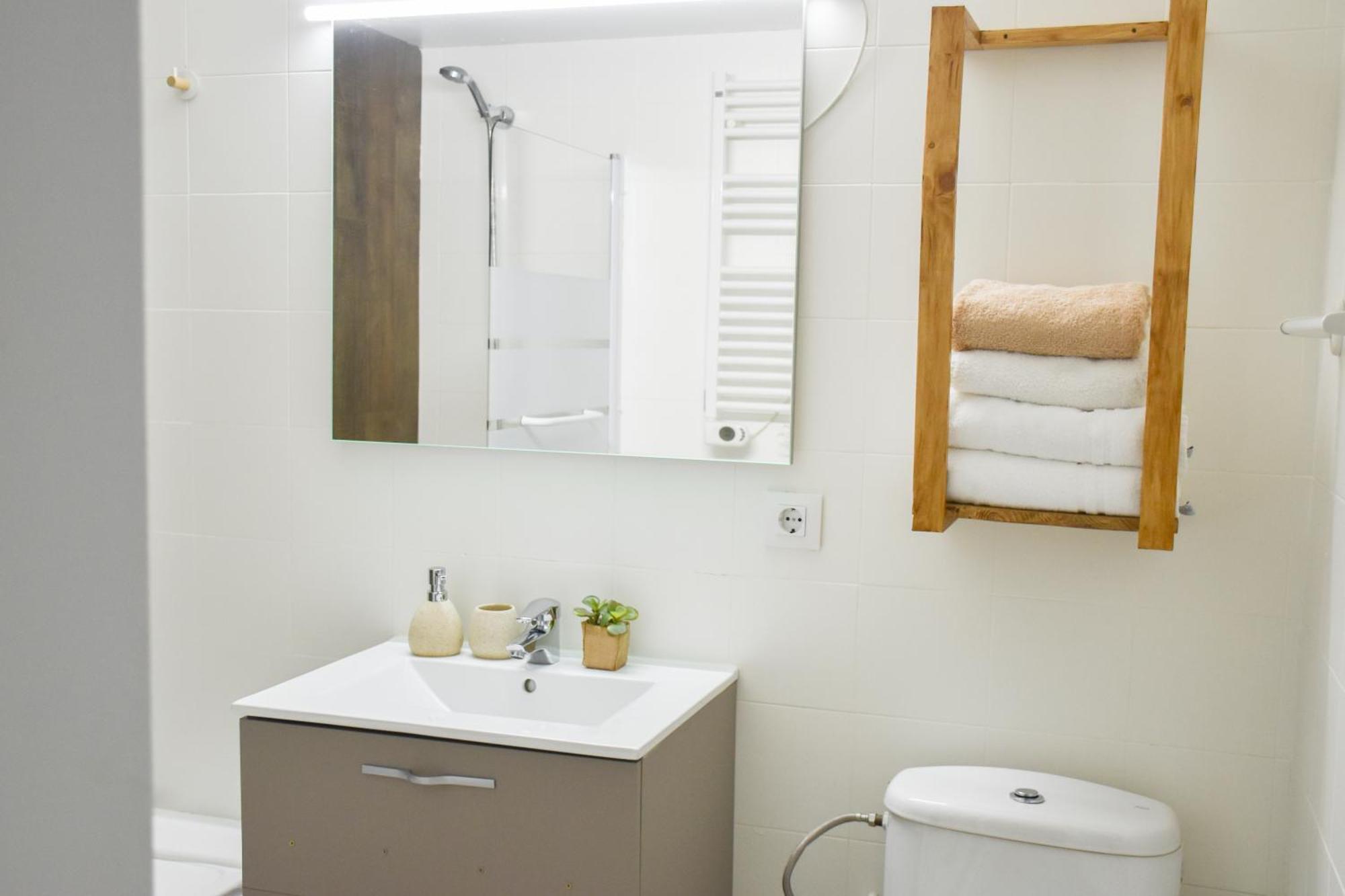 La Neu Studio Neuf Pour 4 Pax En Centre Ville Pas De La Casa Luaran gambar